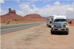 Monument-Valley-road-side