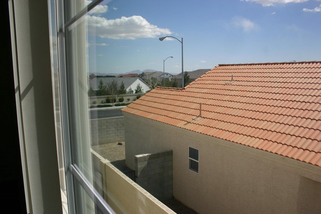 house2-side-yard.jpg